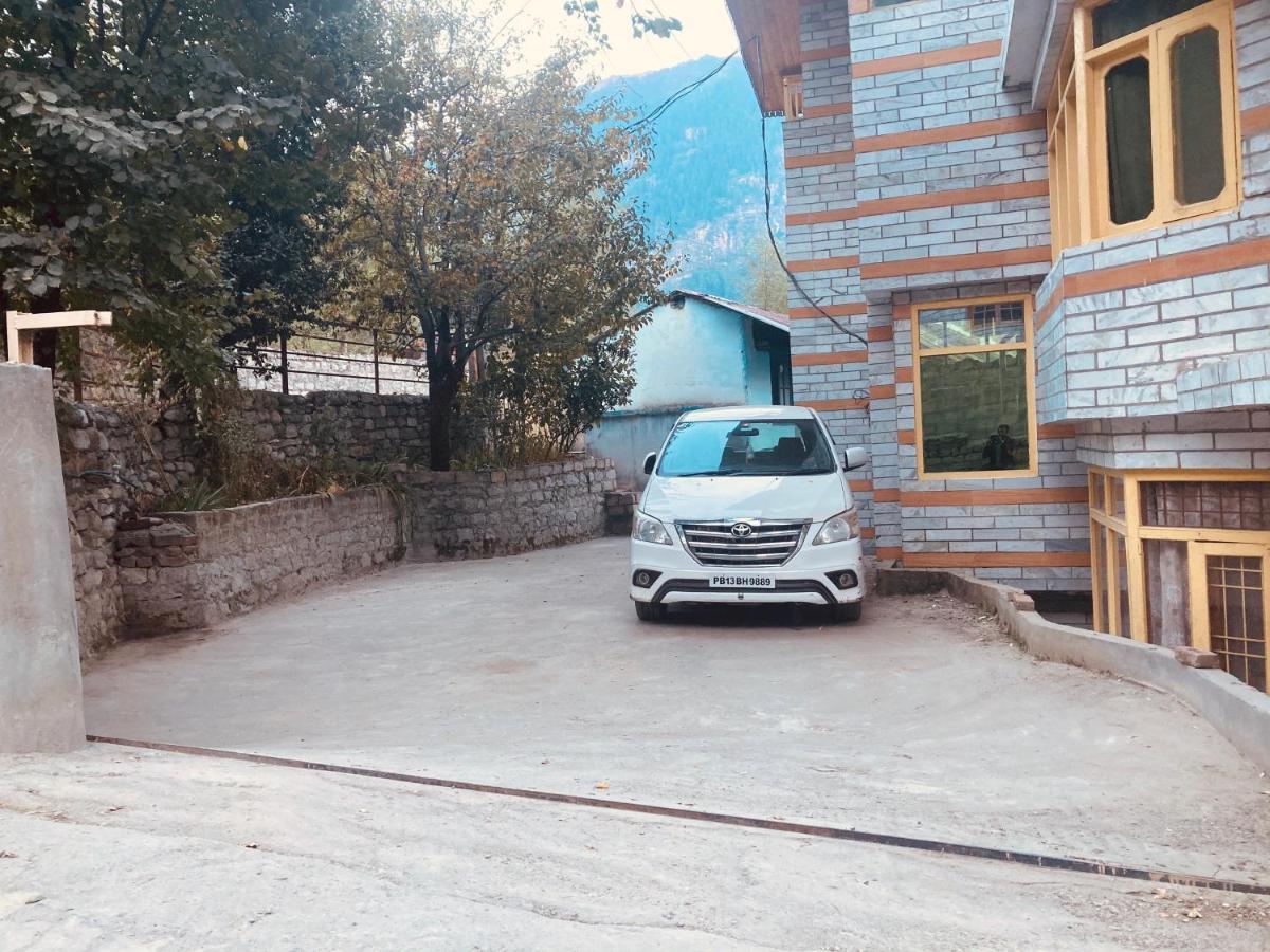 Woods Villa- A Luxury Mountains View Cottages Manāli Exteriér fotografie