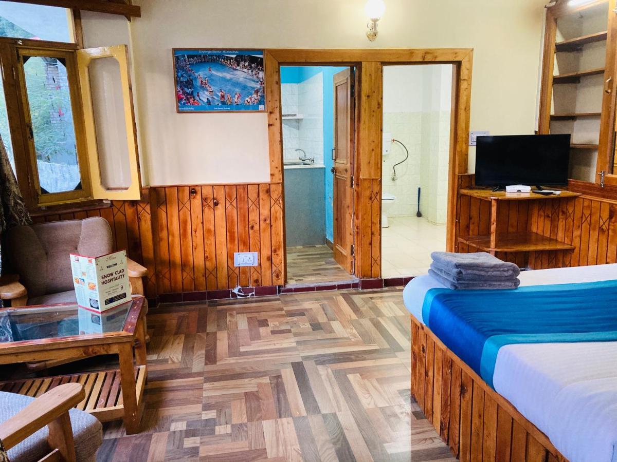 Woods Villa- A Luxury Mountains View Cottages Manāli Exteriér fotografie