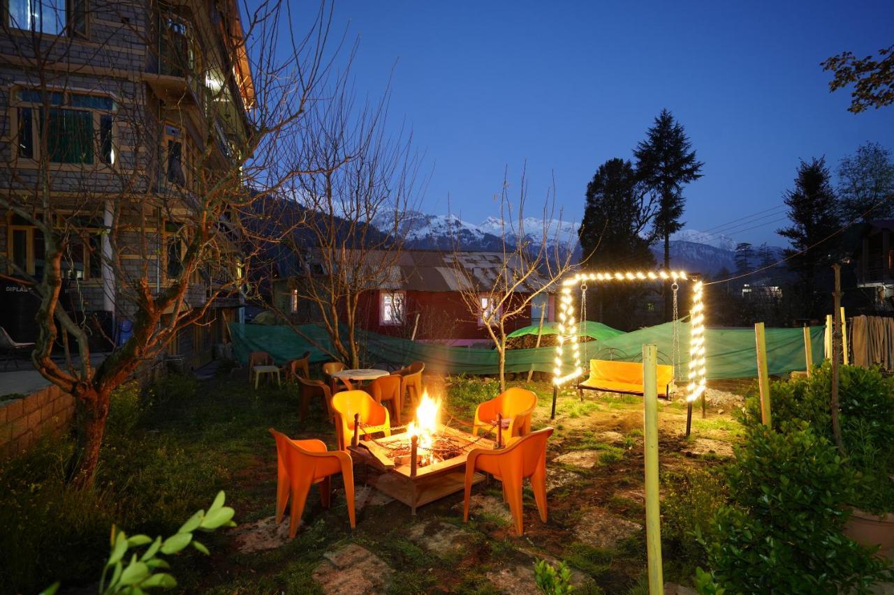 Woods Villa- A Luxury Mountains View Cottages Manāli Exteriér fotografie
