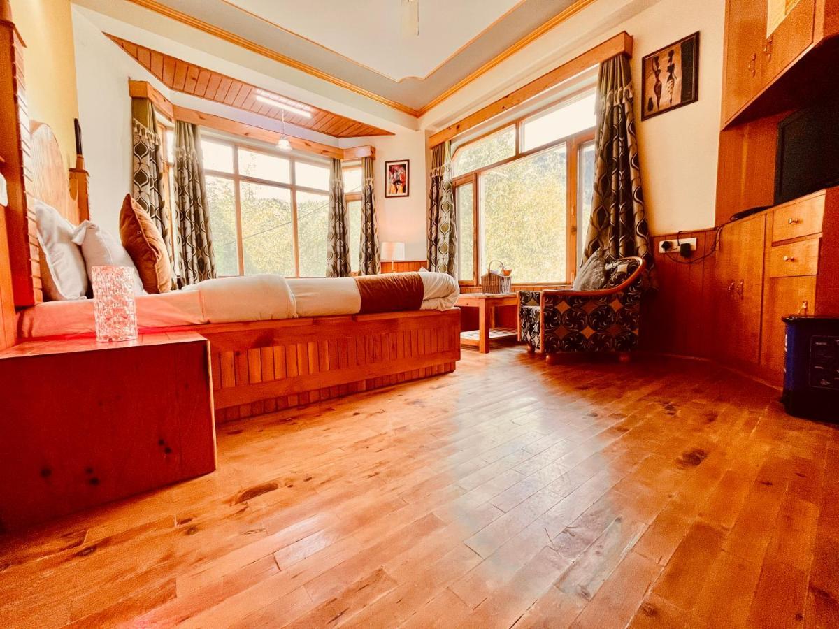 Woods Villa- A Luxury Mountains View Cottages Manāli Exteriér fotografie