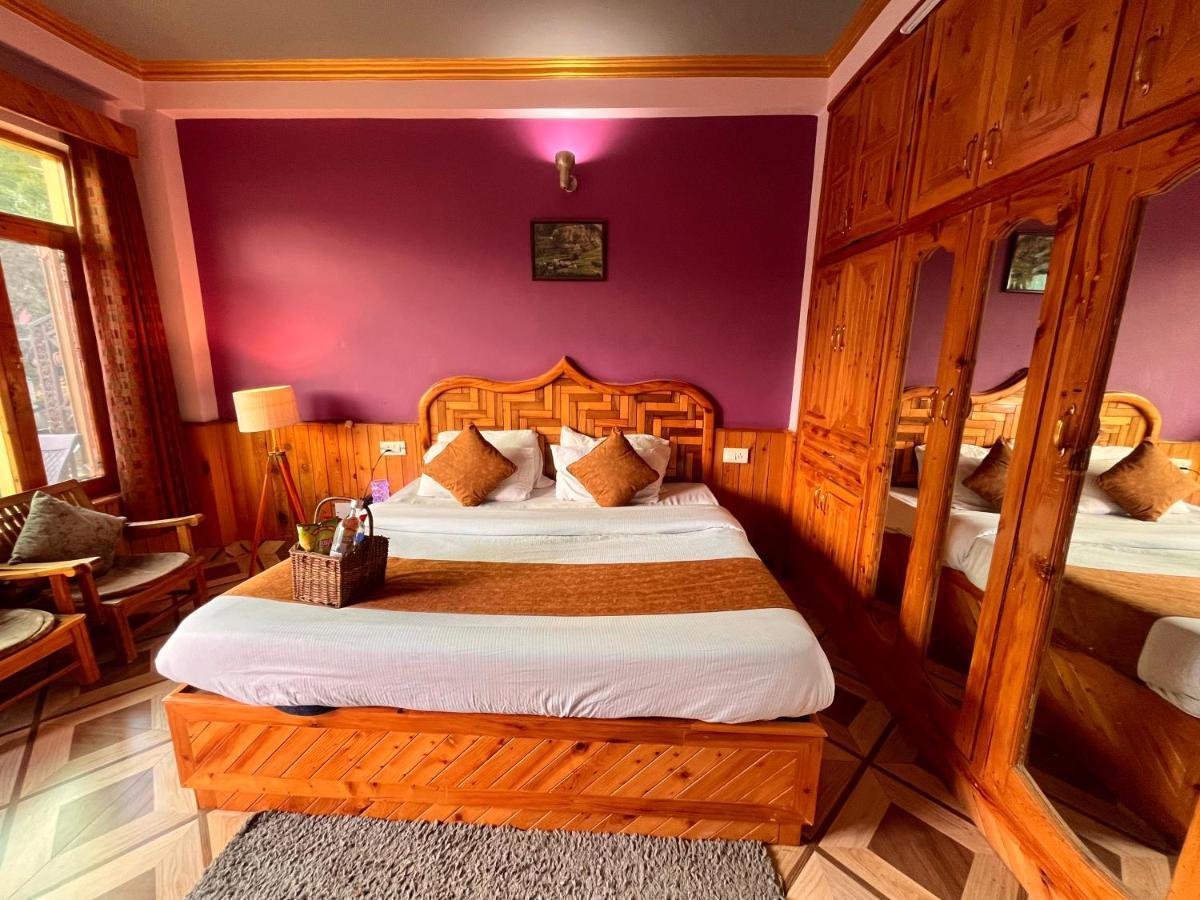 Woods Villa- A Luxury Mountains View Cottages Manāli Exteriér fotografie