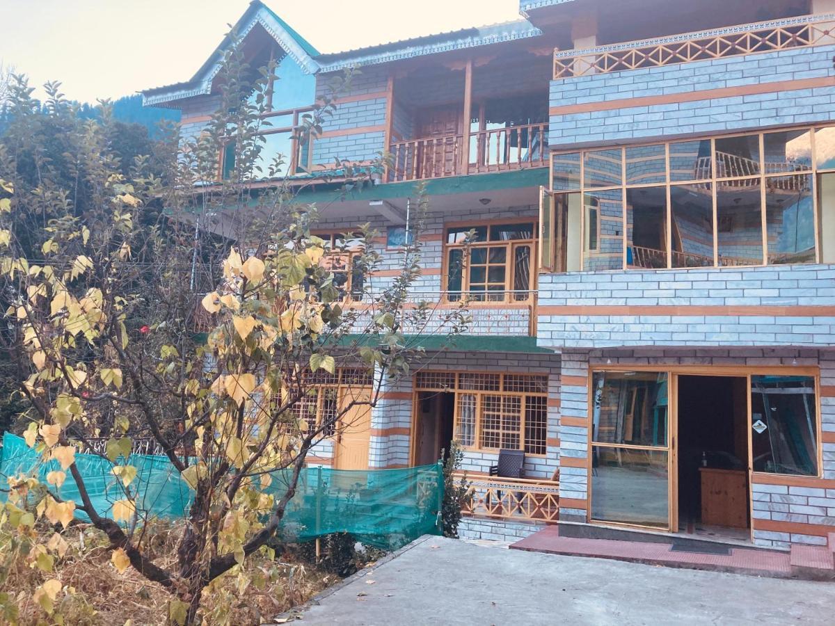 Woods Villa- A Luxury Mountains View Cottages Manāli Exteriér fotografie