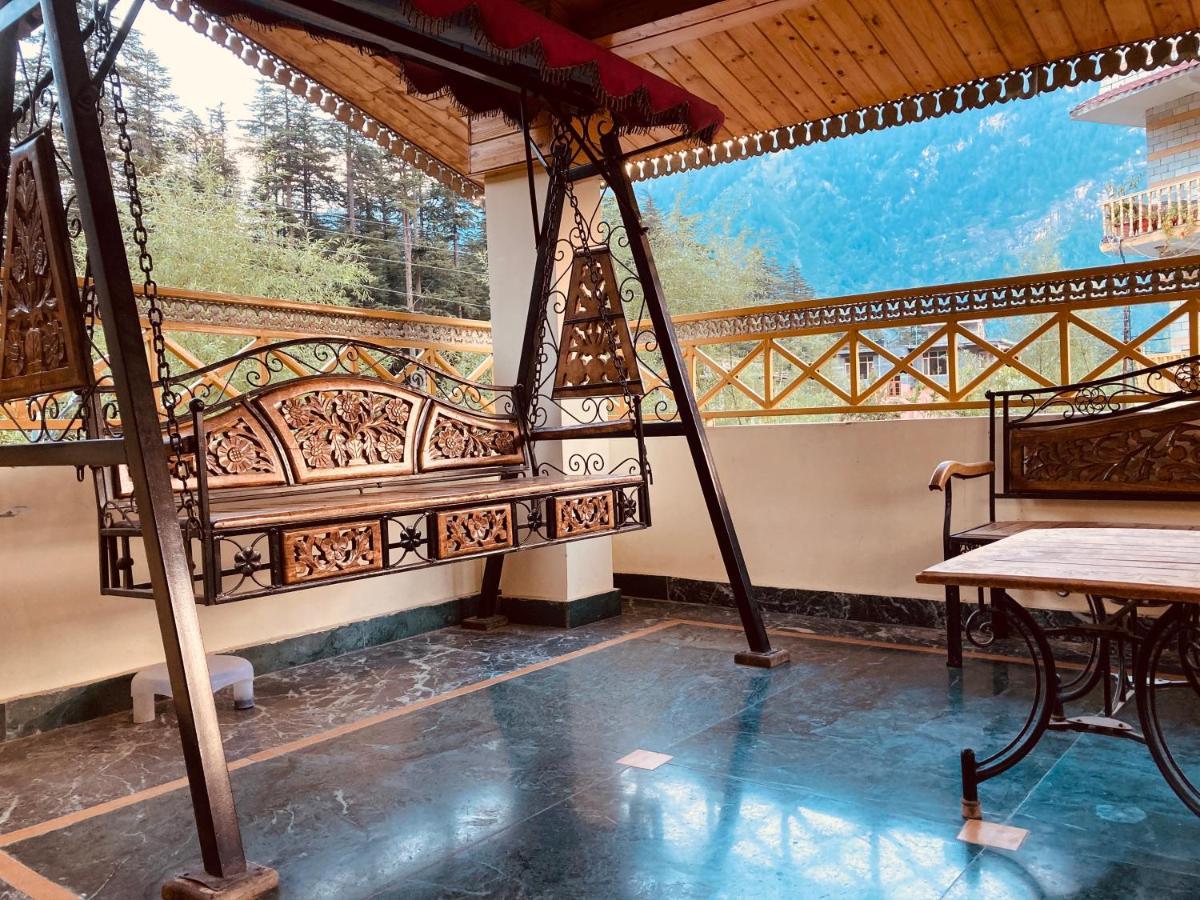 Woods Villa- A Luxury Mountains View Cottages Manāli Exteriér fotografie