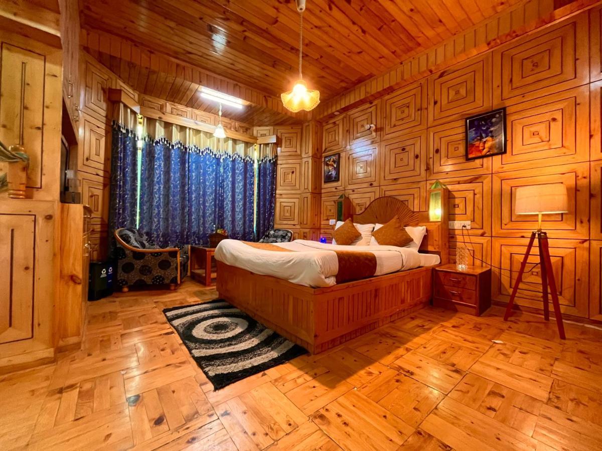 Woods Villa- A Luxury Mountains View Cottages Manāli Exteriér fotografie