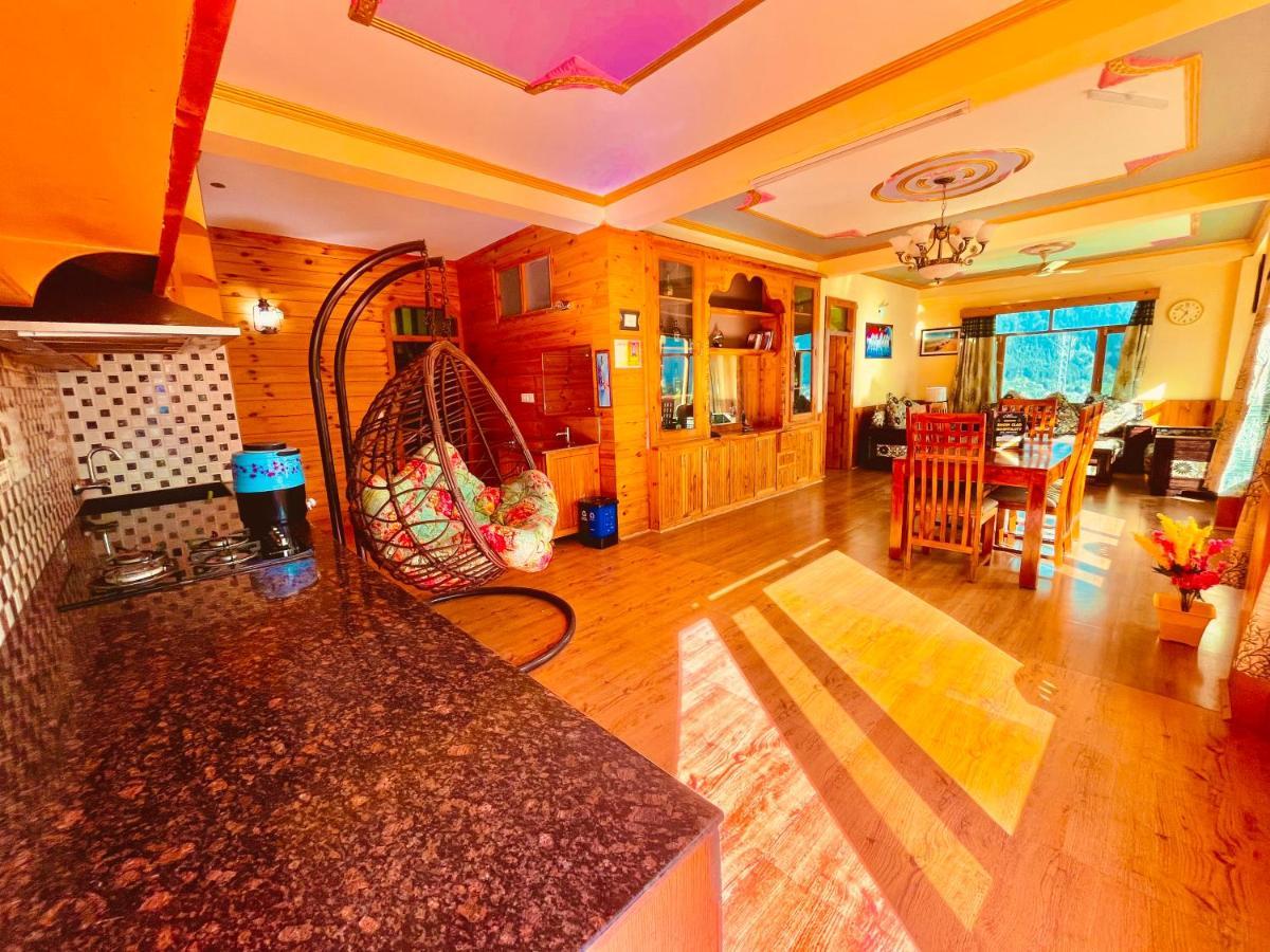Woods Villa- A Luxury Mountains View Cottages Manāli Exteriér fotografie